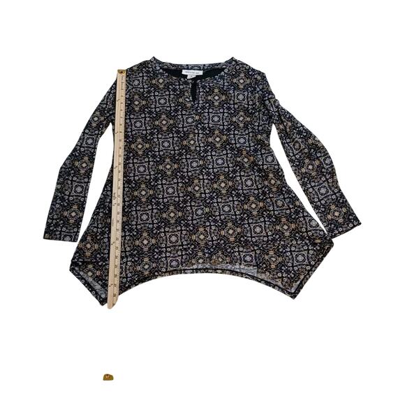 Skye's the Limit Women's Medium Asymmetric Geometric Handkerchief Hem Top - Picture 9 of 9